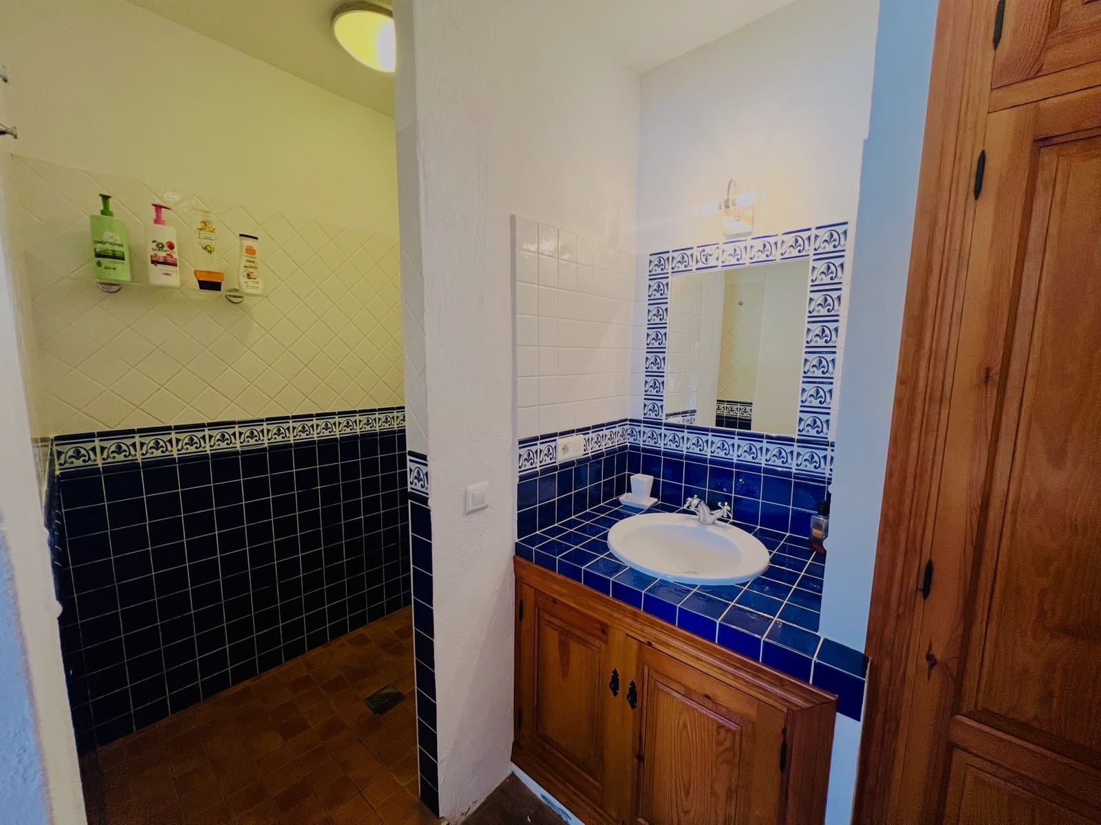 6 makuuhuone Huvila myytävänä paikassa Vinuela mukana uima-altaan 
autotalli - 849 000 € (Ref: 9729477)