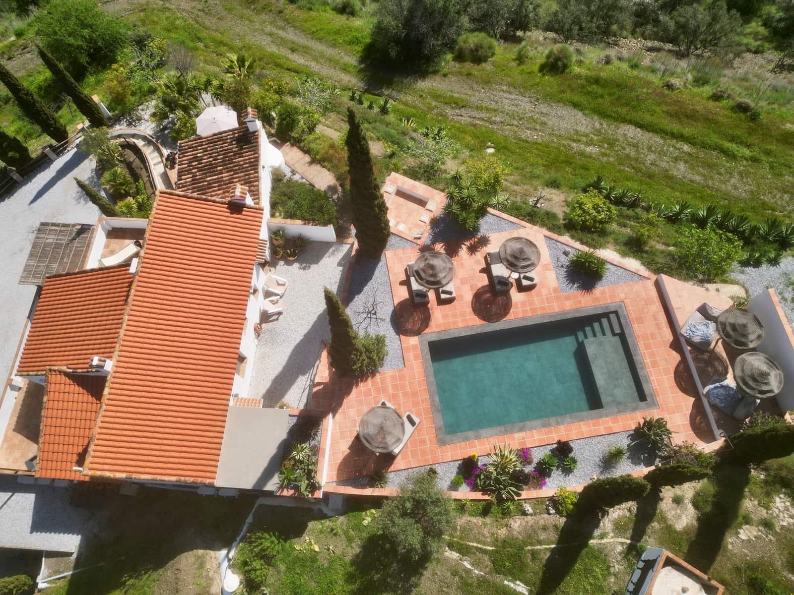 6 makuuhuone Huvila myytävänä paikassa Vinuela mukana uima-altaan 
autotalli - 849 000 € (Ref: 9729477)