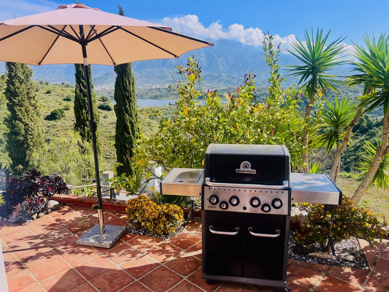 6 makuuhuone Huvila myytävänä paikassa Vinuela mukana uima-altaan 
autotalli - 849 000 € (Ref: 9729477)