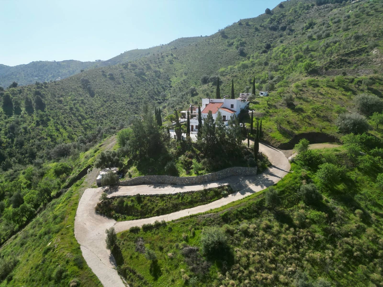 6 makuuhuone Huvila myytävänä paikassa Vinuela mukana uima-altaan 
autotalli - 849 000 € (Ref: 9729477)