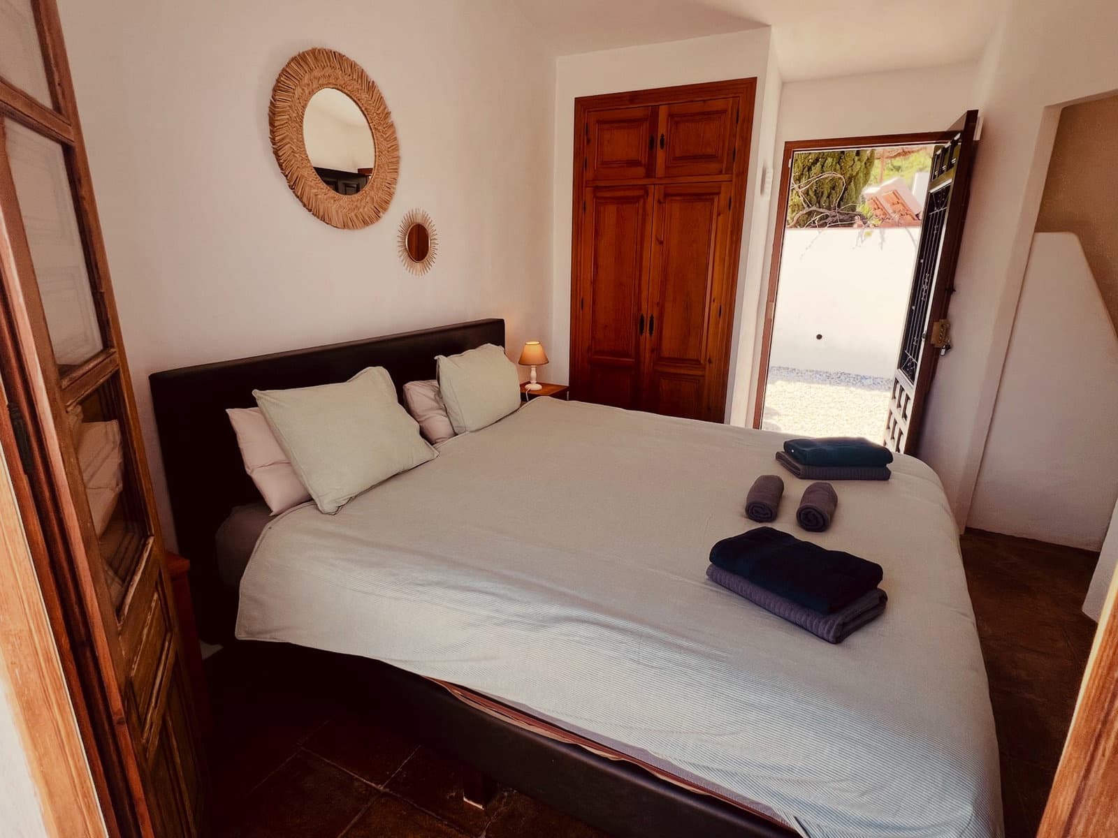 6 bedroom Villa for sale in Vinuela with pool garage - € 849,000 (Ref: 9729477)