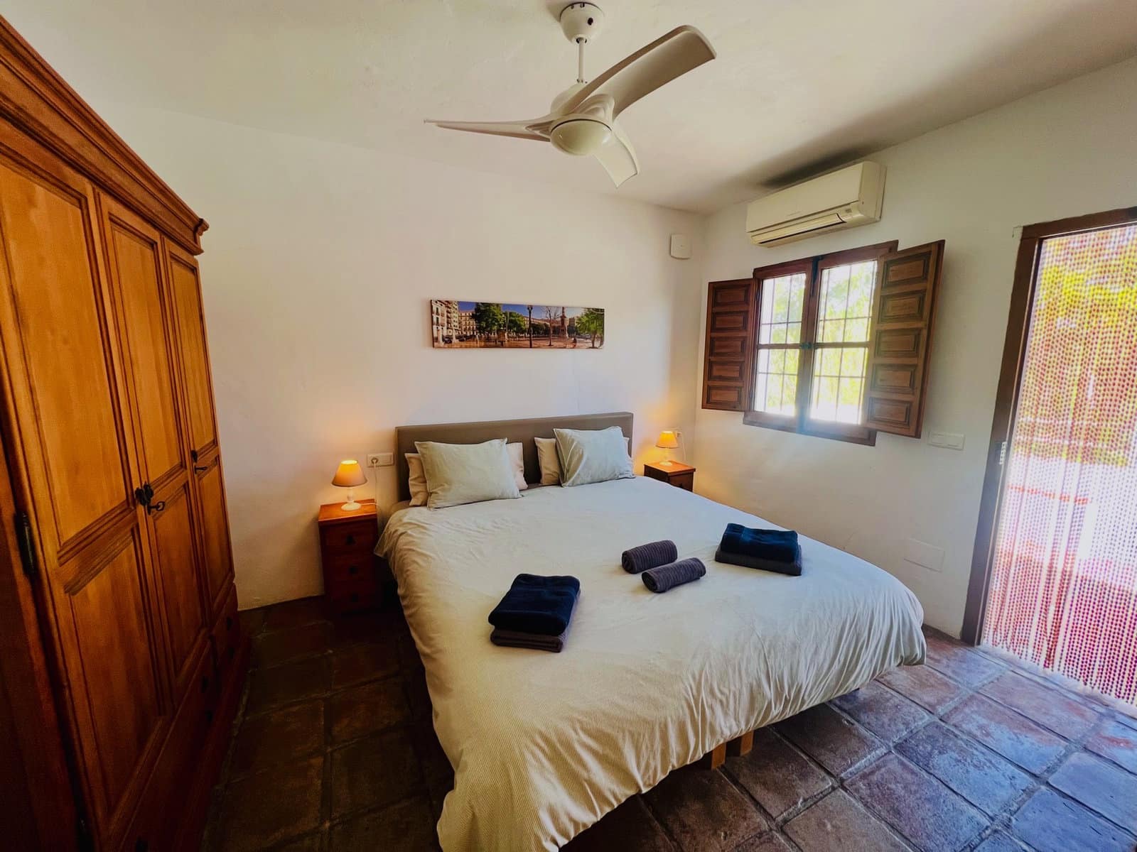 6 bedroom Villa for sale in Vinuela with pool garage - € 849,000 (Ref: 9729477)