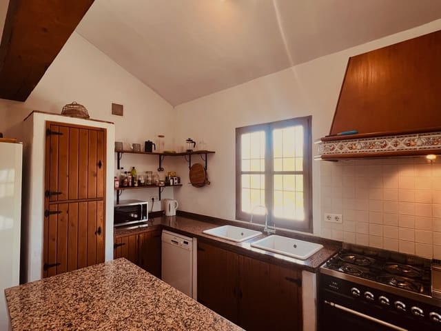 6 sypialnia Willa na sprzedaż w Viñuela z basenem garażem - 849 000 € (Ref: 9729477)