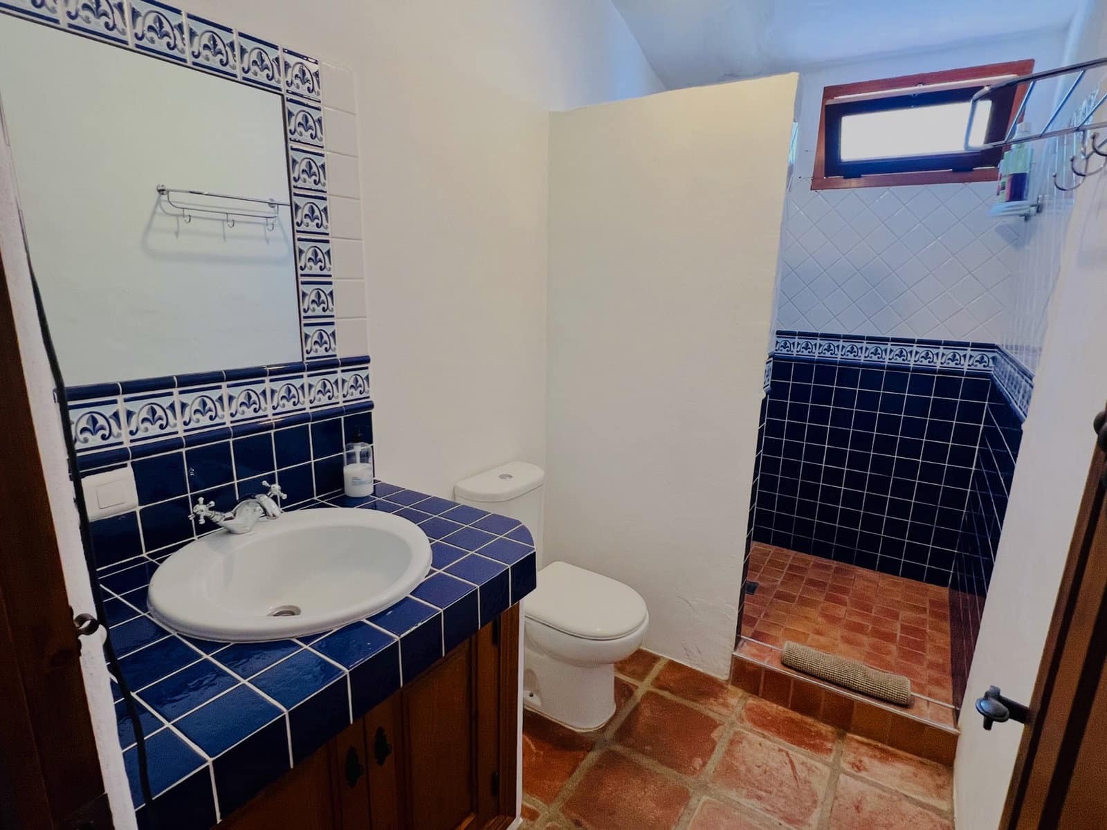 6 bedroom Villa for sale in Vinuela with pool garage - € 849,000 (Ref: 9729477)