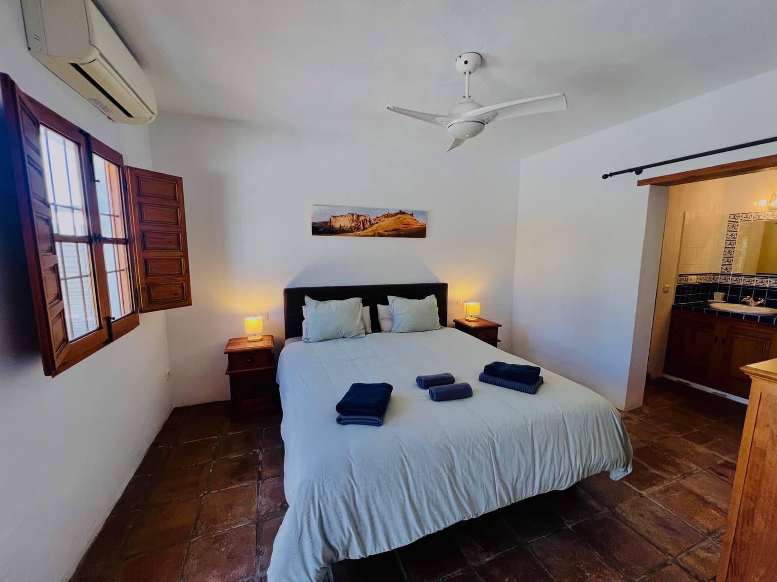 6 bedroom Villa for sale in Vinuela with pool garage - € 849,000 (Ref: 9729477)