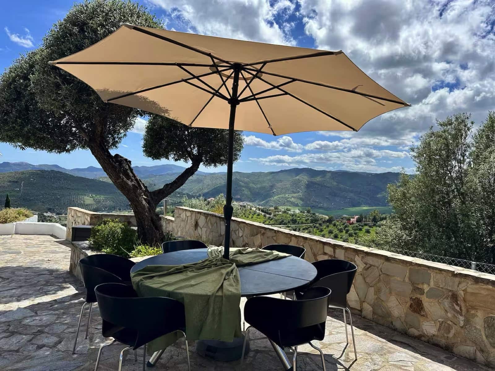 3 bedroom Finca/Country House for sale in Riogordo with pool garage - € 635,000 (Ref: 9777116)