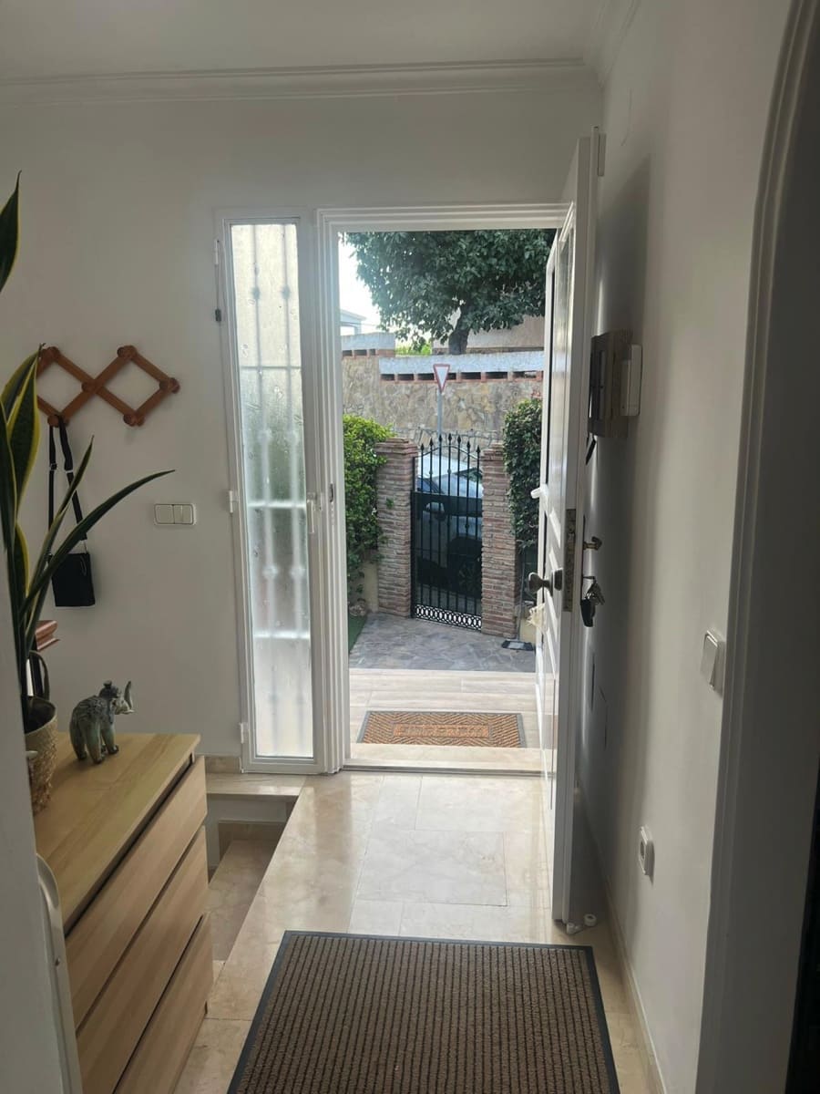 4 soveværelse Villa til salg i Caleta de Velez med swimmingpool garage - € 669.000 (Ref: 9795520)