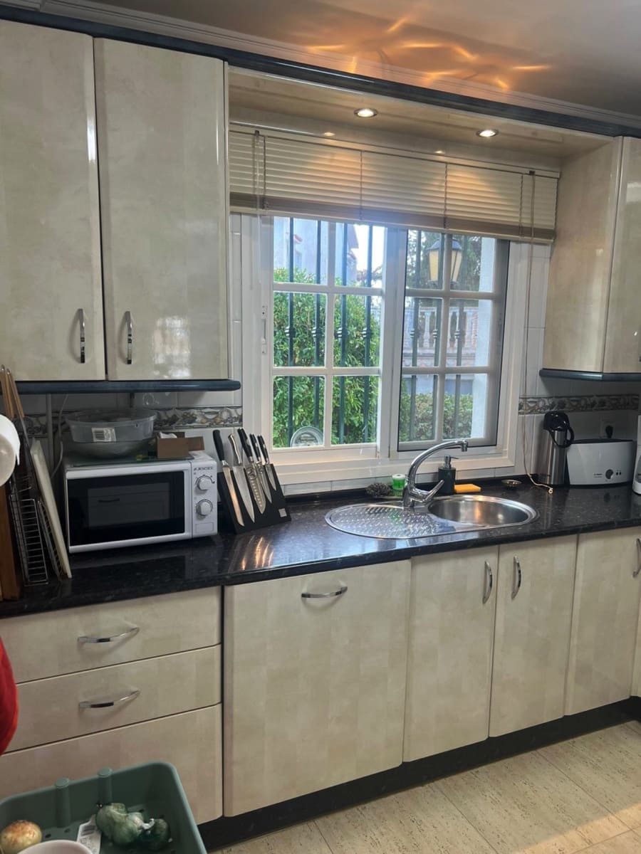 4 soveværelse Villa til salg i Caleta de Velez med swimmingpool garage - € 669.000 (Ref: 9795520)