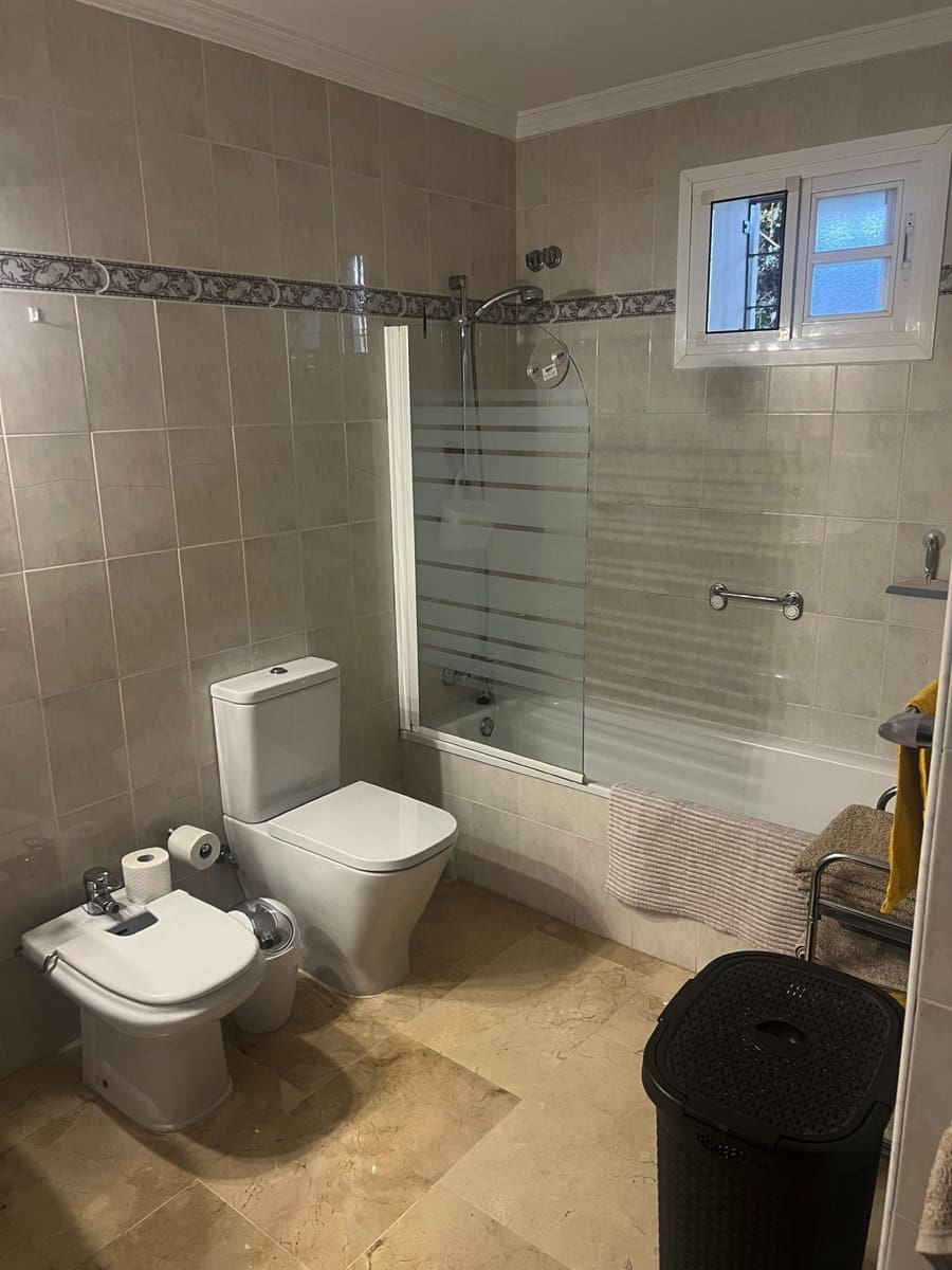 4 soveværelse Villa til salg i Caleta de Velez med swimmingpool garage - € 669.000 (Ref: 9795520)