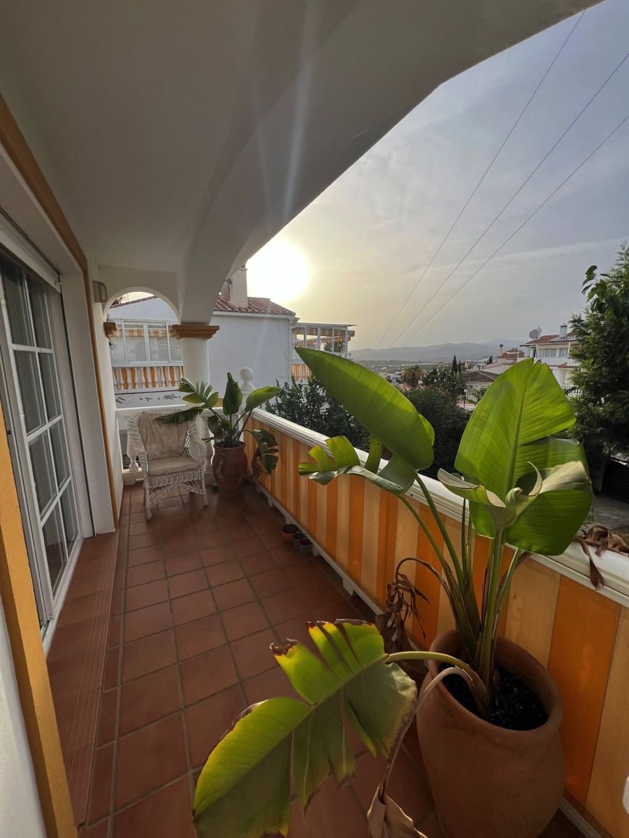 4 soveværelse Villa til salg i Caleta de Velez med swimmingpool garage - € 669.000 (Ref: 9795520)