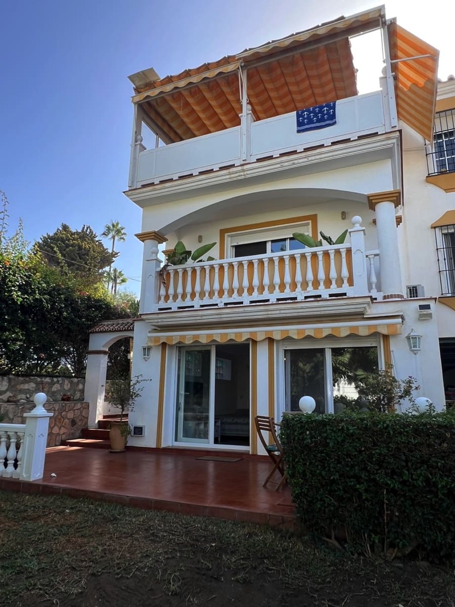 4 soveværelse Villa til salg i Caleta de Velez med swimmingpool garage - € 669.000 (Ref: 9795520)