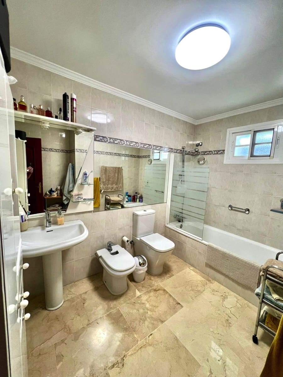 4 Zimmer Villa zu verkaufen in Caleta de Velez mit Pool Garage - 669.000 € (Ref: 9795520)