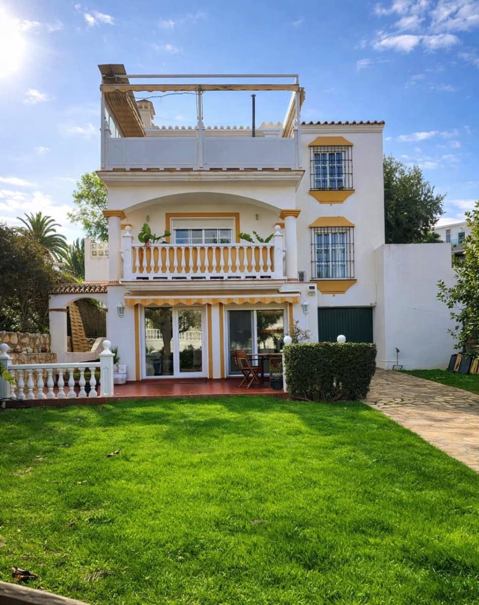 4 Zimmer Villa zu verkaufen in Caleta de Velez mit Pool Garage - 669.000 € (Ref: 9795520)