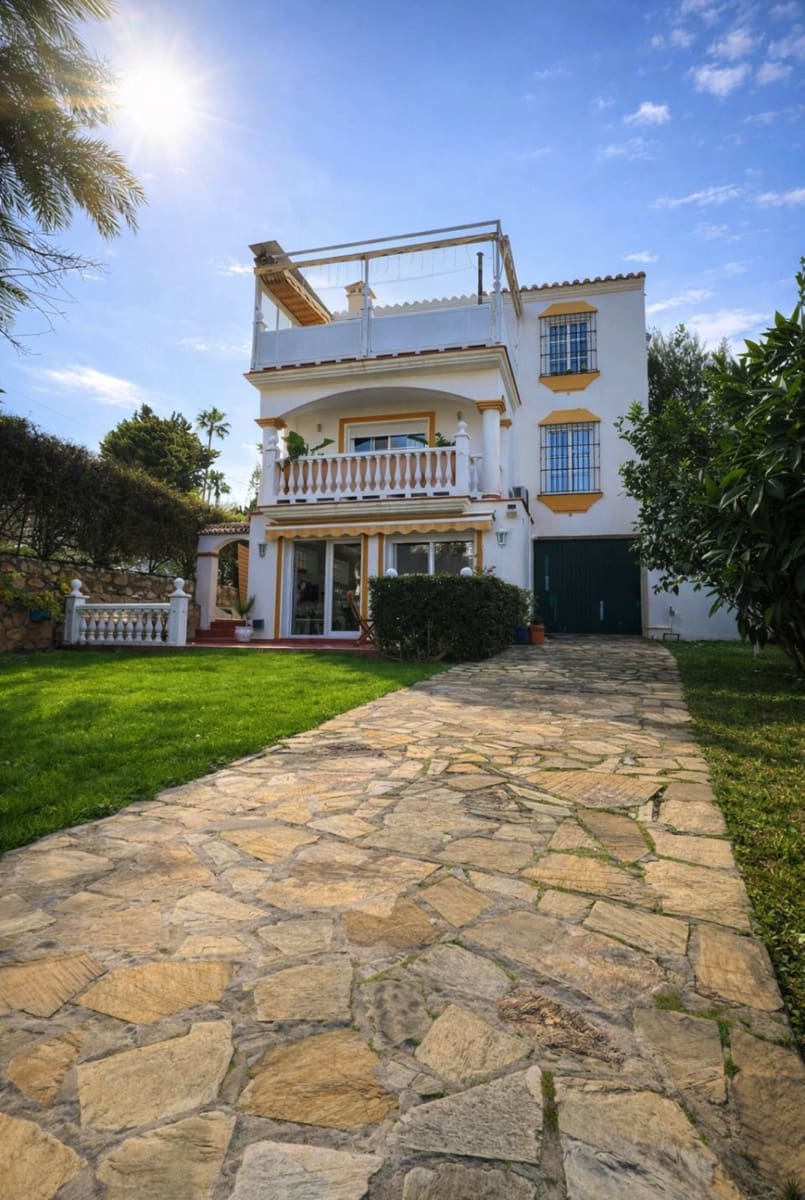 4 Zimmer Villa zu verkaufen in Caleta de Velez mit Pool Garage - 669.000 € (Ref: 9795520)