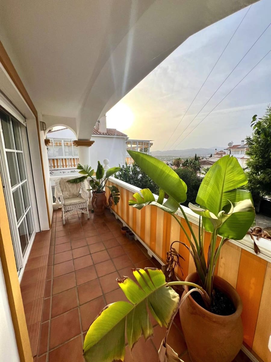 4 Zimmer Villa zu verkaufen in Caleta de Velez mit Pool Garage - 669.000 € (Ref: 9795520)