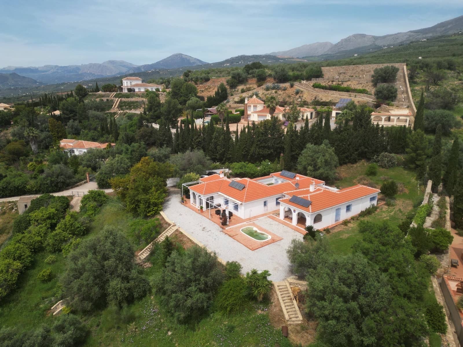 Chalet de 6 habitaciones en Alcaucín en venta con piscina garaje - 525.000 € (Ref: 9805586)