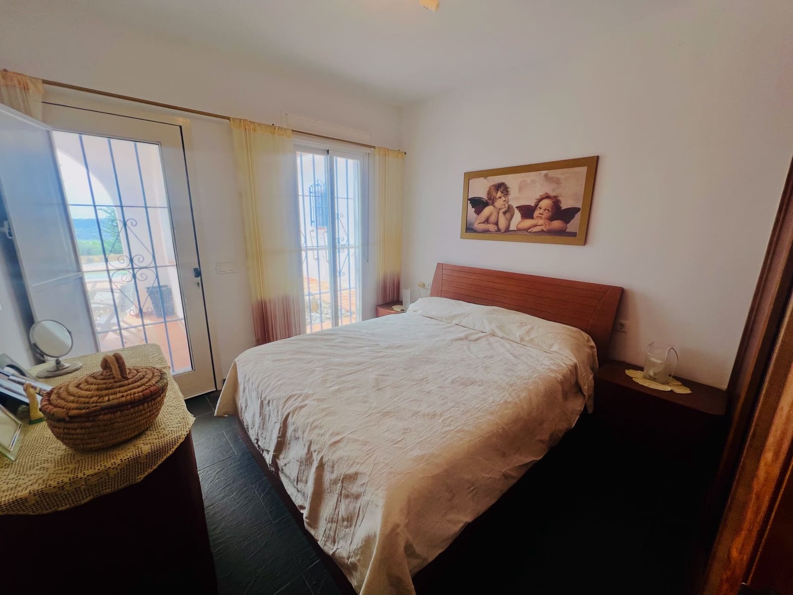 Chalet de 6 habitaciones en Alcaucín en venta con piscina garaje - 525.000 € (Ref: 9805586)