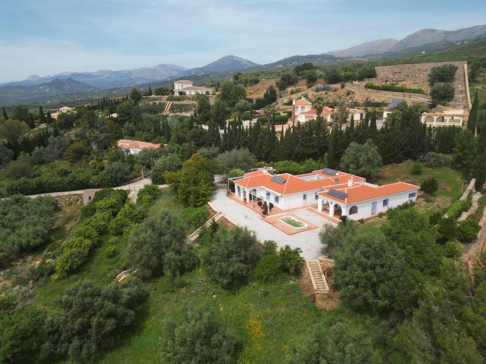 Chalet de 6 habitaciones en Alcaucín en venta con piscina garaje - 525.000 € (Ref: 9805586)