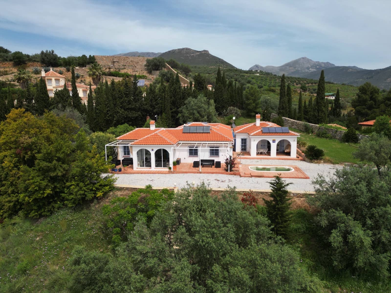 Chalet de 6 habitaciones en Alcaucín en venta con piscina garaje - 525.000 € (Ref: 9805586)