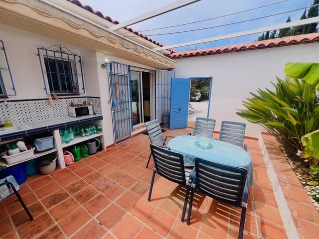 Chalet de 6 habitaciones en Alcaucín en venta con piscina garaje - 525.000 € (Ref: 9805586)