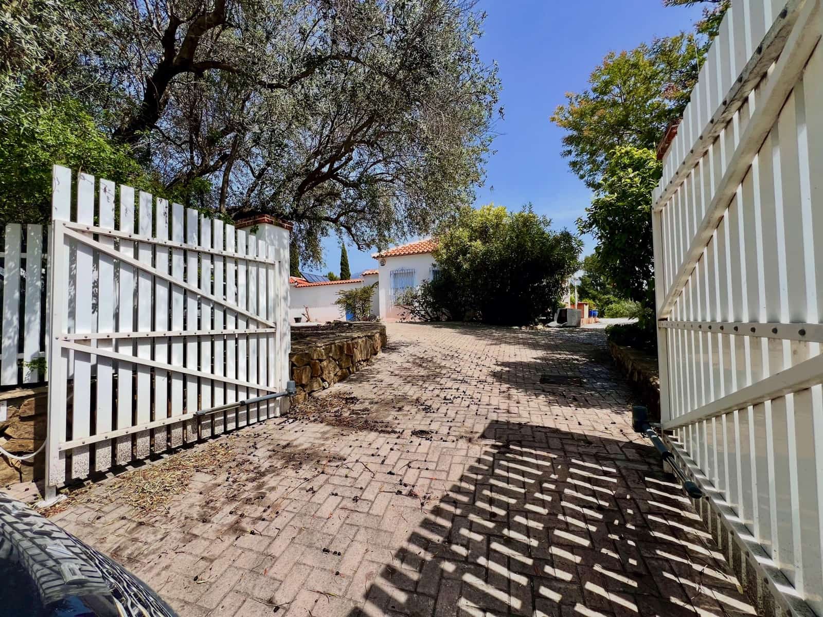 Chalet de 6 habitaciones en Alcaucín en venta con piscina garaje - 525.000 € (Ref: 9805586)