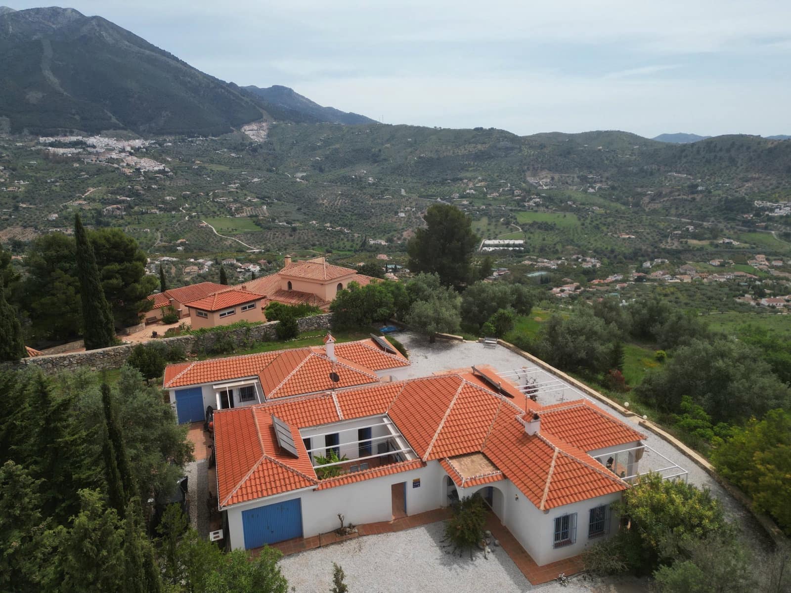 6 soverom Villa til salgs i Alcaucin med svømmebasseng garasje - € 525 000 (Ref: 9805586)