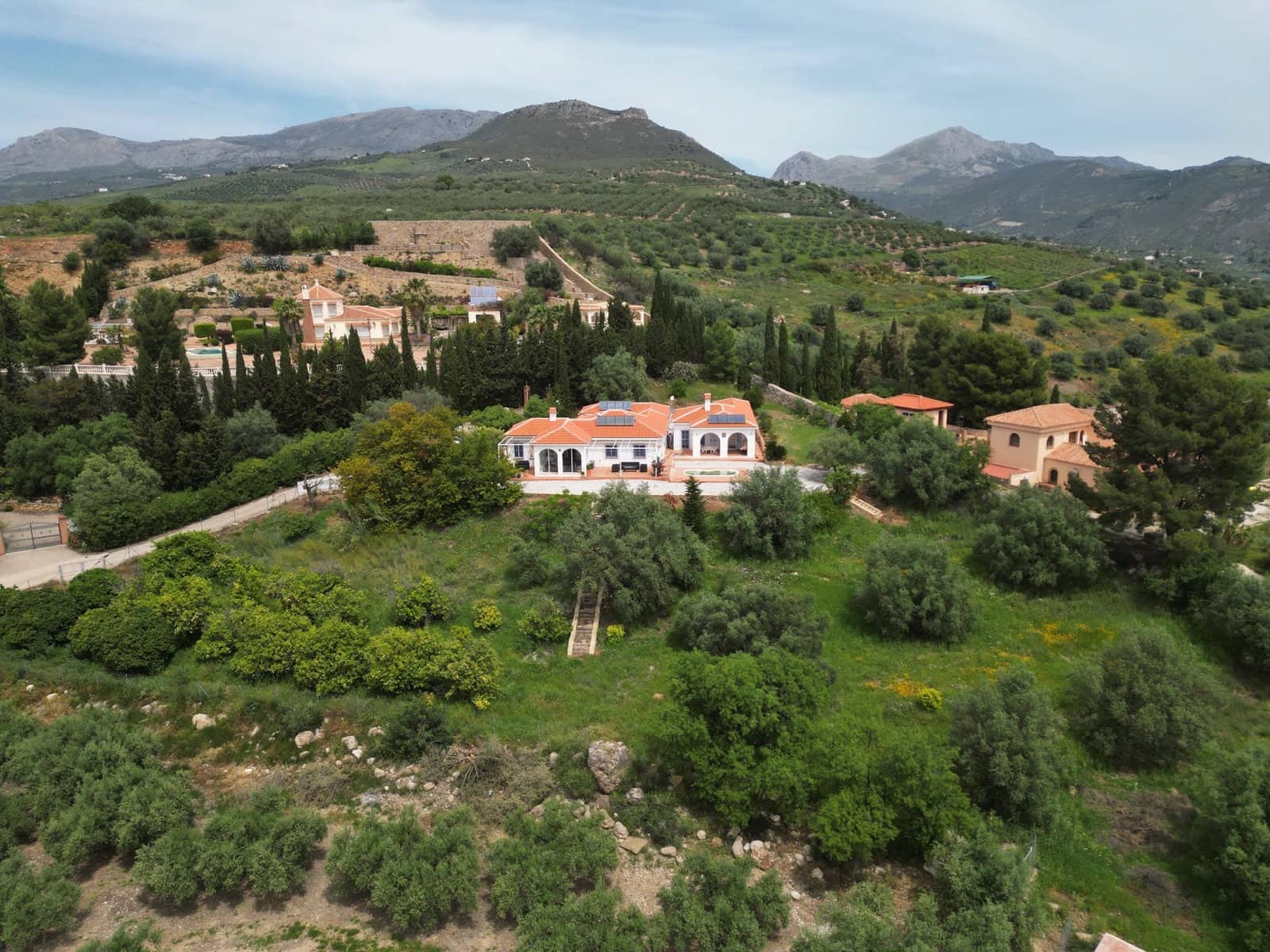 6 soverom Villa til salgs i Alcaucin med svømmebasseng garasje - € 525 000 (Ref: 9805586)