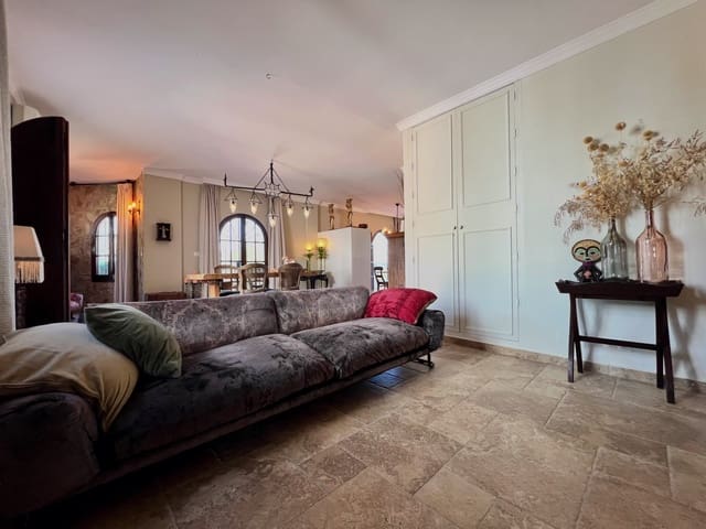5 soveværelse Villa til salg i Alcaucín med swimmingpool garage - € 695.000 (Ref: 9853053)
