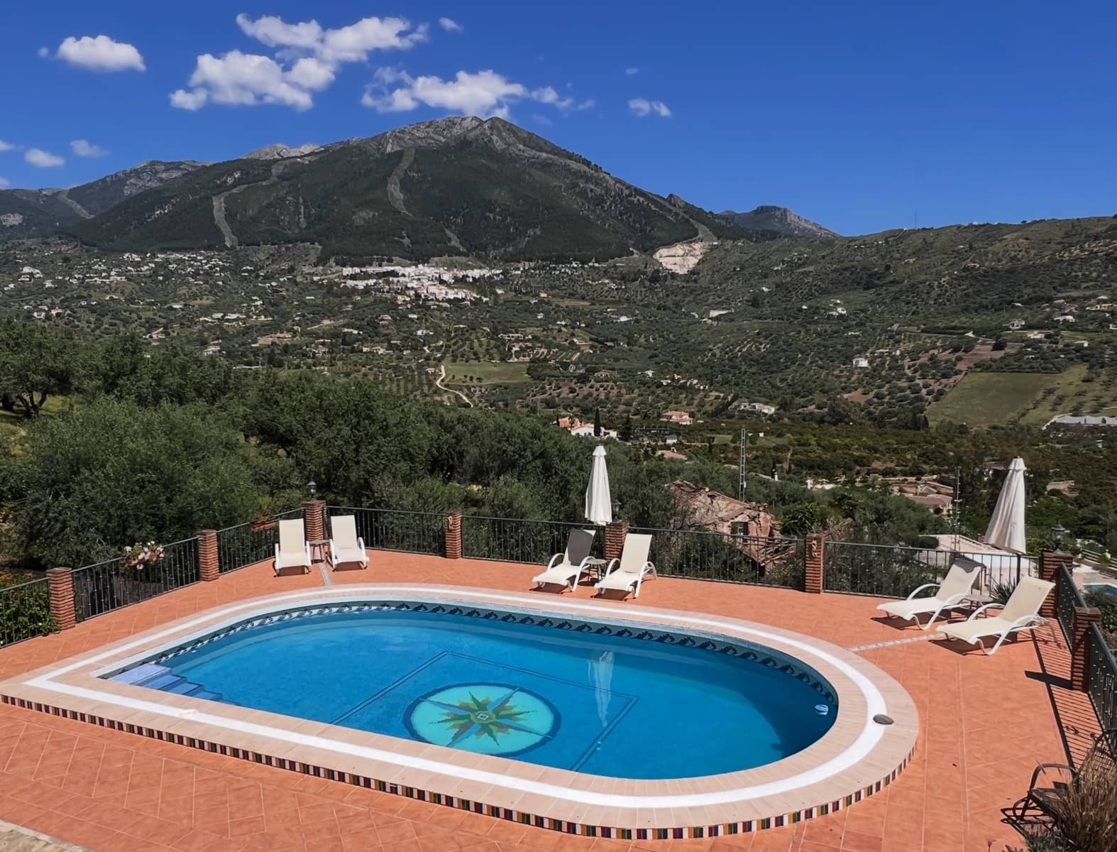 5 slaapkamer Villa te koop in Alcaucin met zwembad garage - € 695.000 (Ref: 9853053)