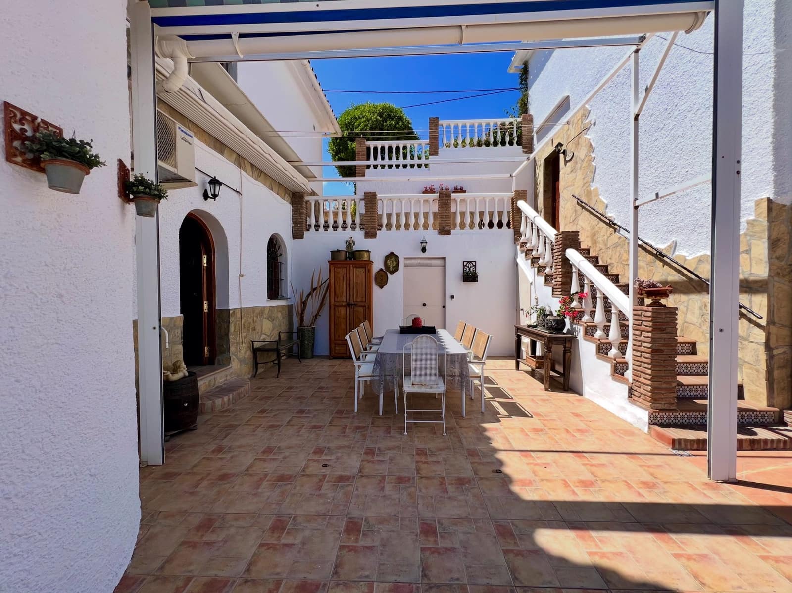5 slaapkamer Villa te koop in Alcaucin met zwembad garage - € 695.000 (Ref: 9853053)