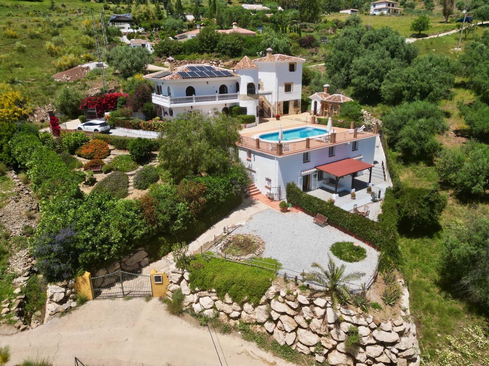 5 slaapkamer Villa te koop in Alcaucin met zwembad garage - € 695.000 (Ref: 9853053)