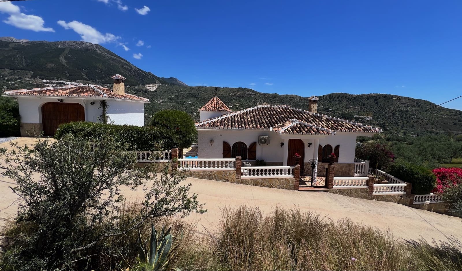 5 slaapkamer Villa te koop in Alcaucin met zwembad garage - € 695.000 (Ref: 9853053)