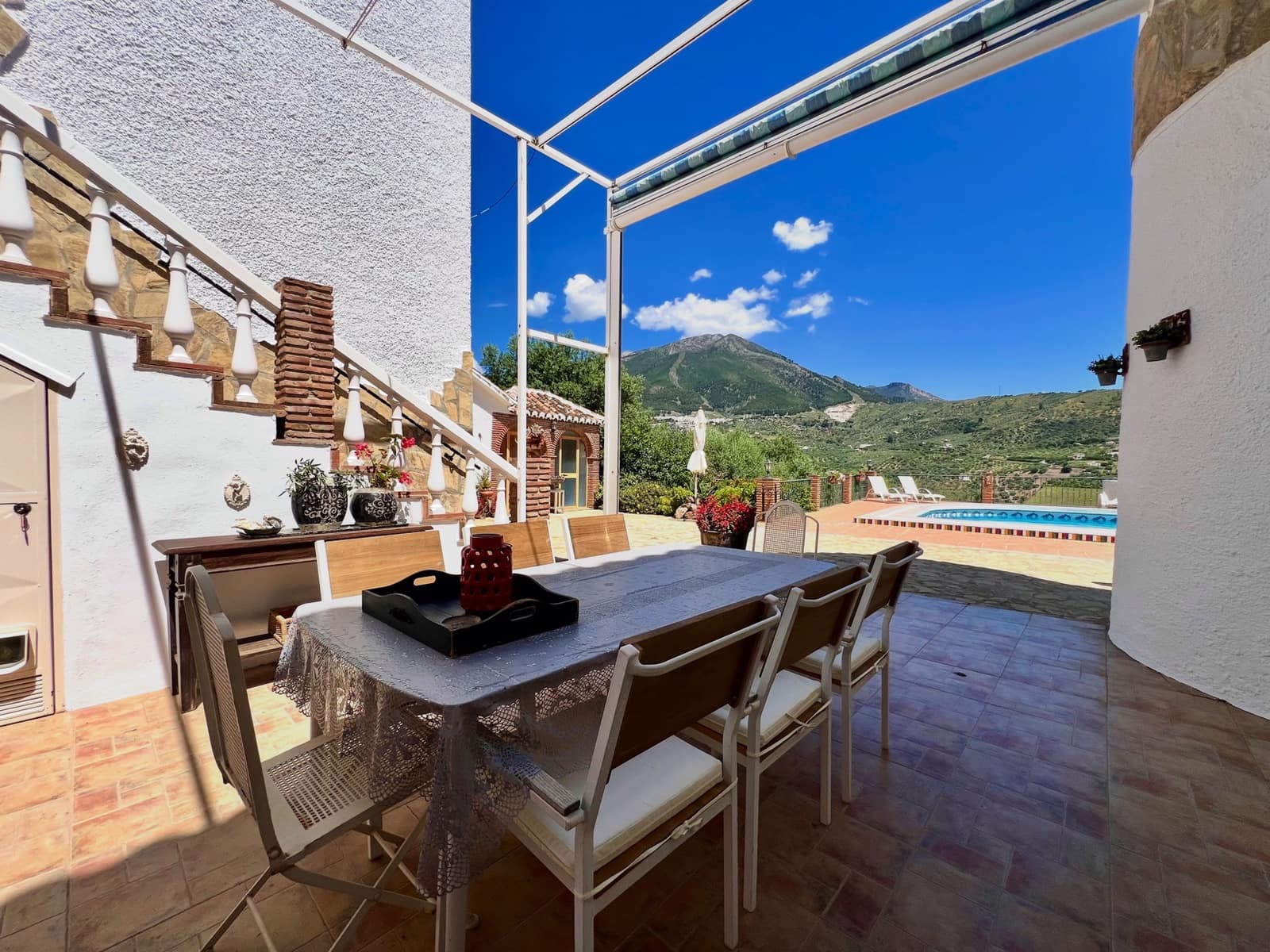 5 slaapkamer Villa te koop in Alcaucin met zwembad garage - € 695.000 (Ref: 9853053)