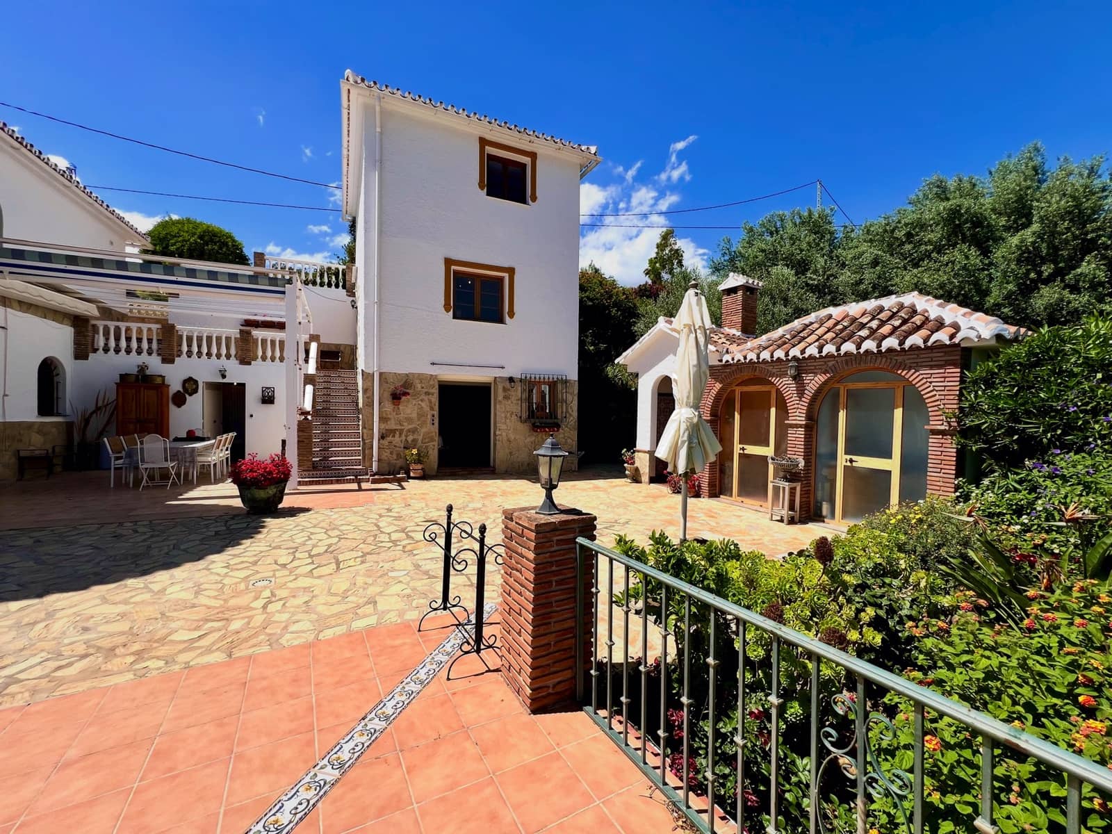 5 slaapkamer Villa te koop in Alcaucin met zwembad garage - € 695.000 (Ref: 9853053)