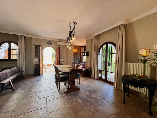 5 quarto Comercial para venda em Alcaucín com piscina garagem - 695 000 € (Ref: 9853053)