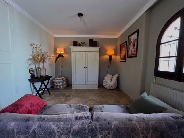 5 quarto Comercial para venda em Alcaucín com piscina garagem - 695 000 € (Ref: 9853053)