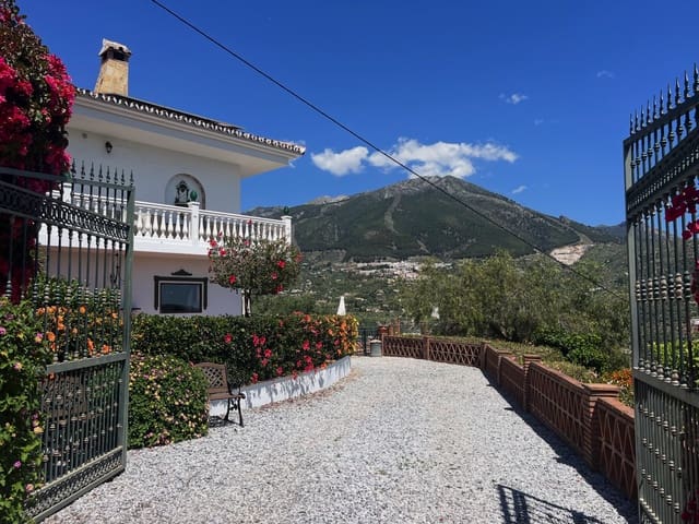 5 quarto Comercial para venda em Alcaucín com piscina garagem - 695 000 € (Ref: 9853053)