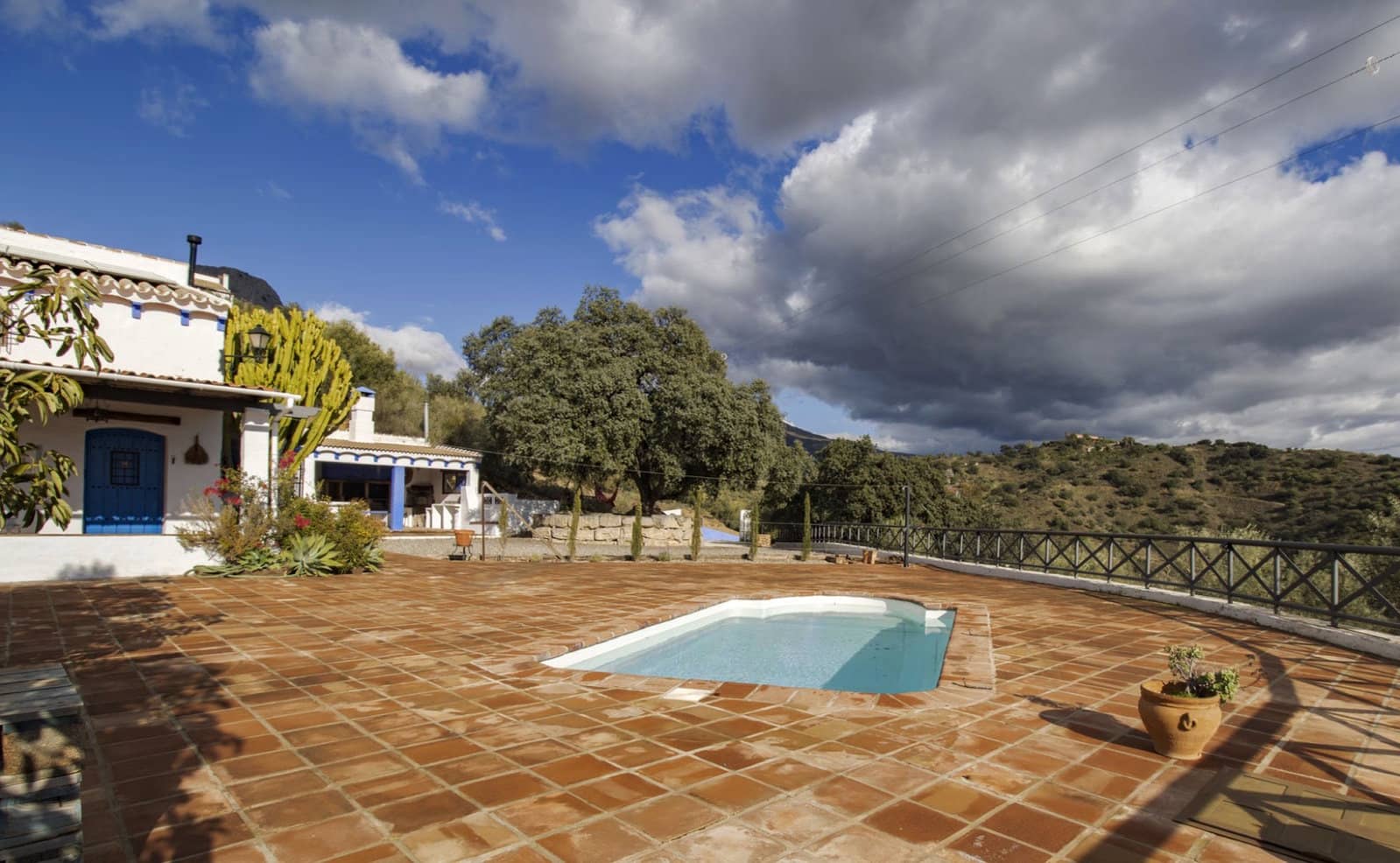 3 bedroom Villa for sale in Riogordo with pool garage - € 425,000 (Ref: 9863911)