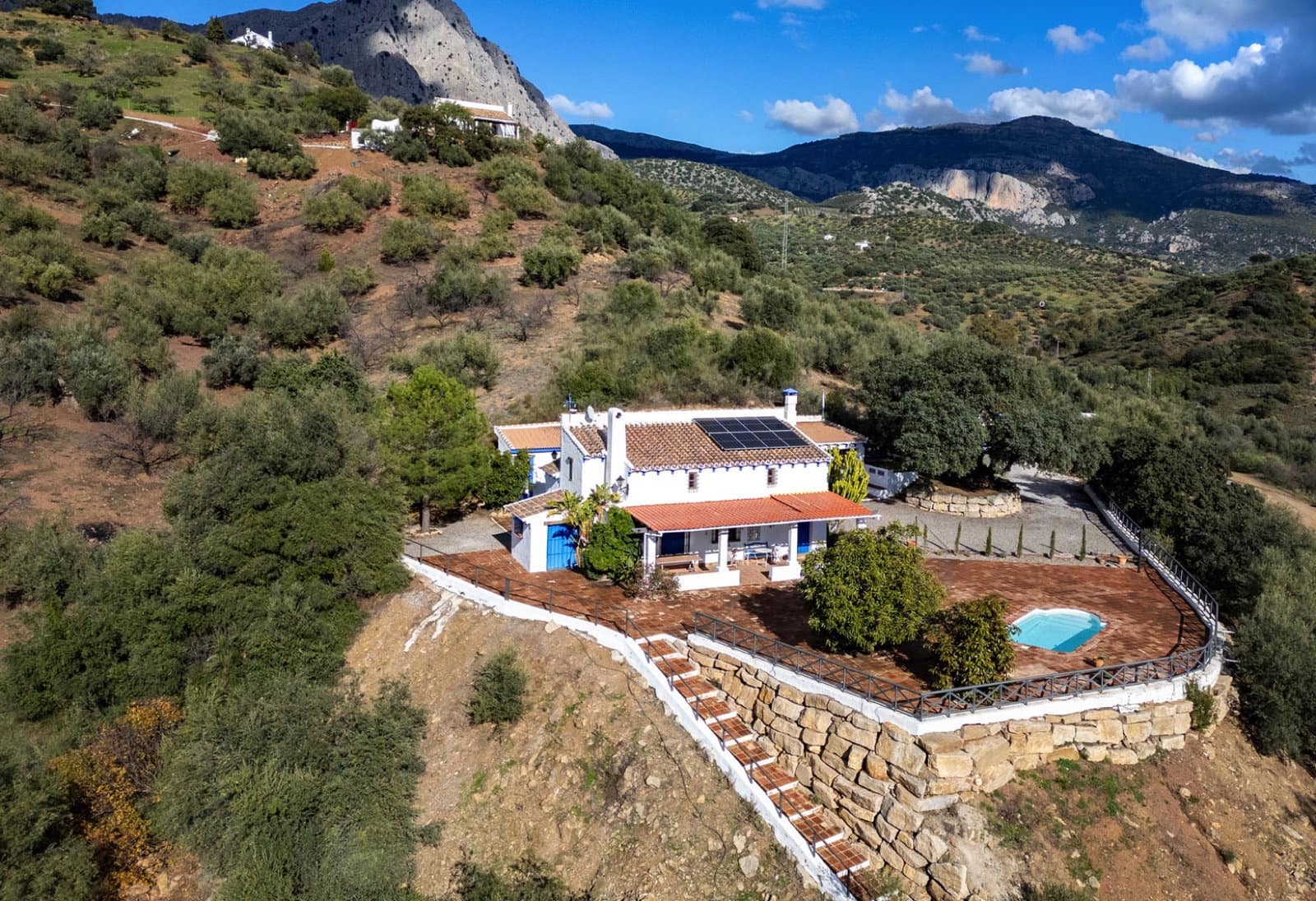 3 bedroom Villa for sale in Riogordo with pool garage - € 425,000 (Ref: 9863911)