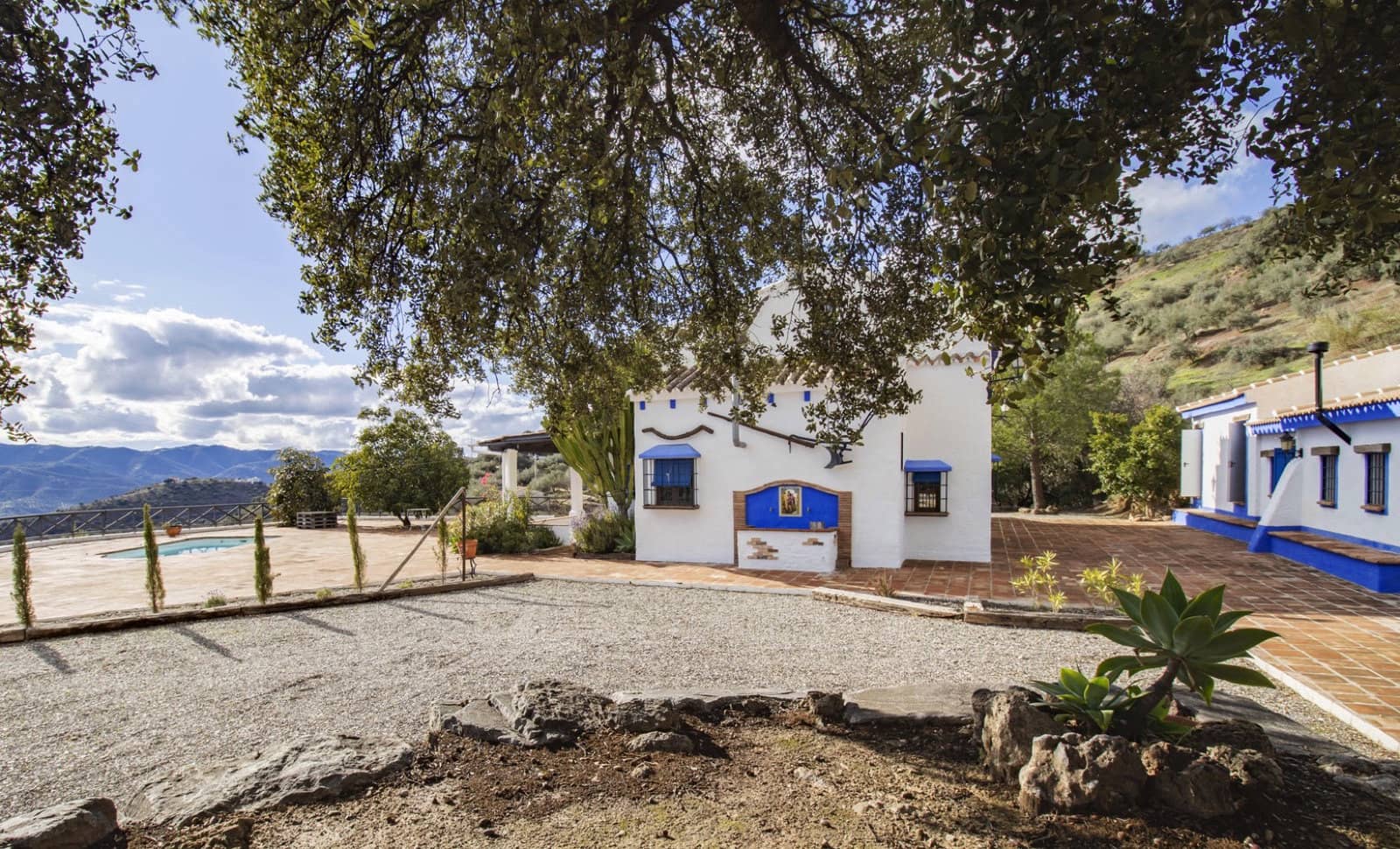 3 bedroom Villa for sale in Riogordo with pool garage - € 425,000 (Ref: 9863911)