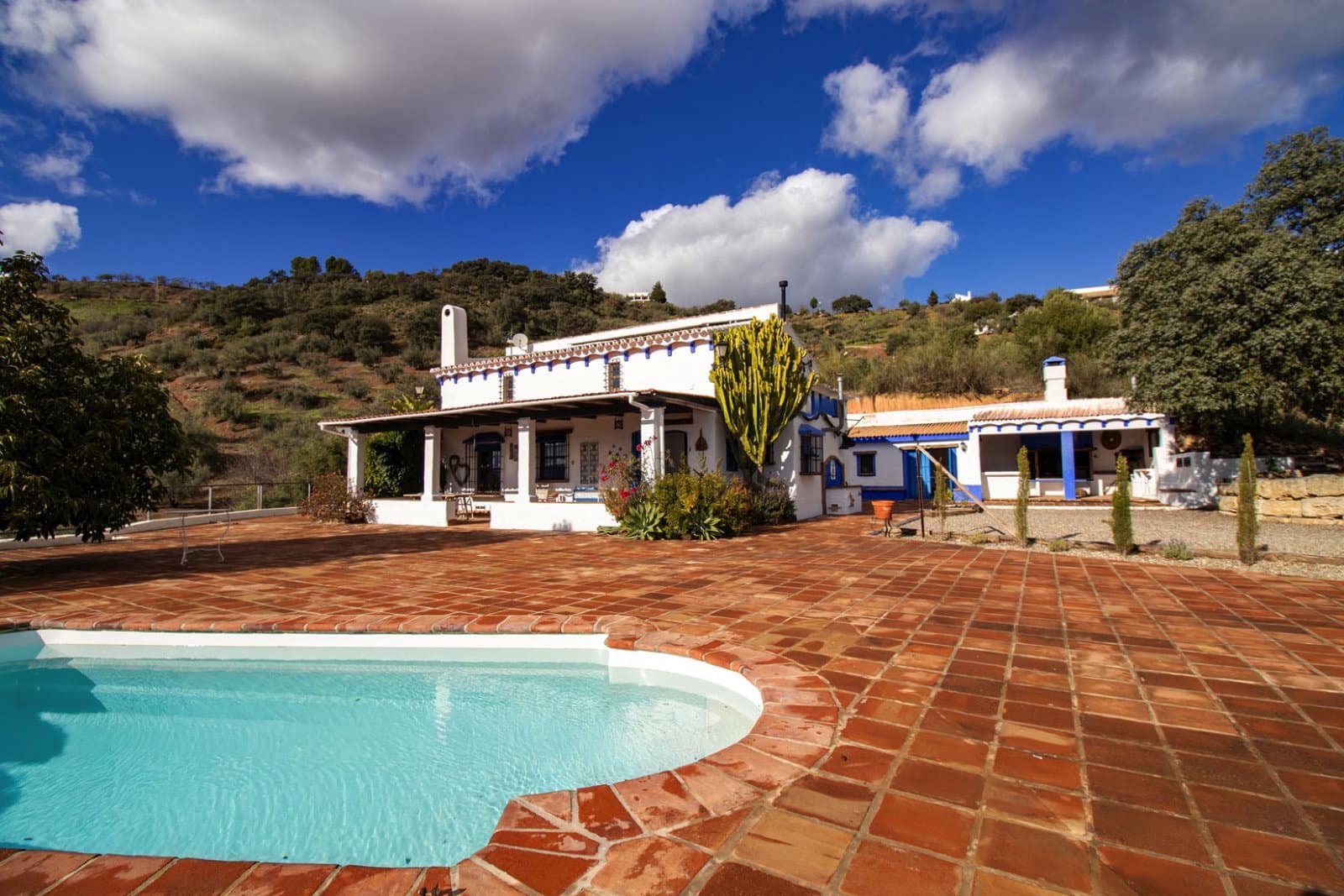 3 bedroom Villa for sale in Riogordo with pool garage - € 425,000 (Ref: 9863911)