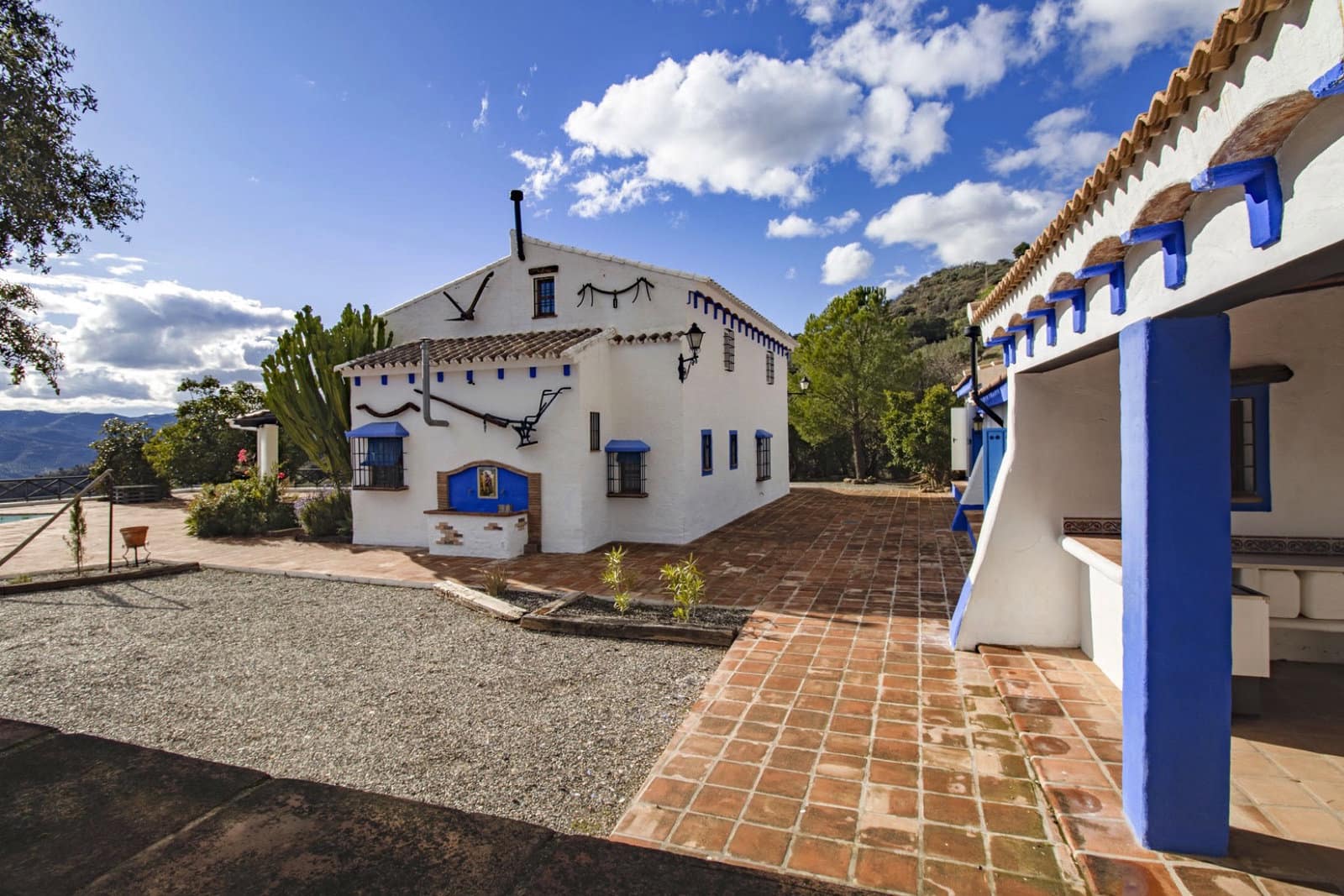 3 bedroom Villa for sale in Riogordo with pool garage - € 425,000 (Ref: 9863911)