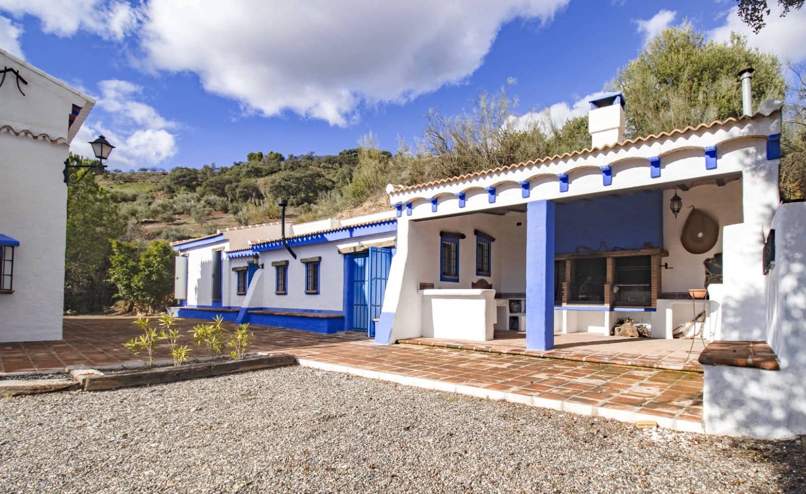 3 bedroom Villa for sale in Riogordo with pool garage - € 425,000 (Ref: 9863911)