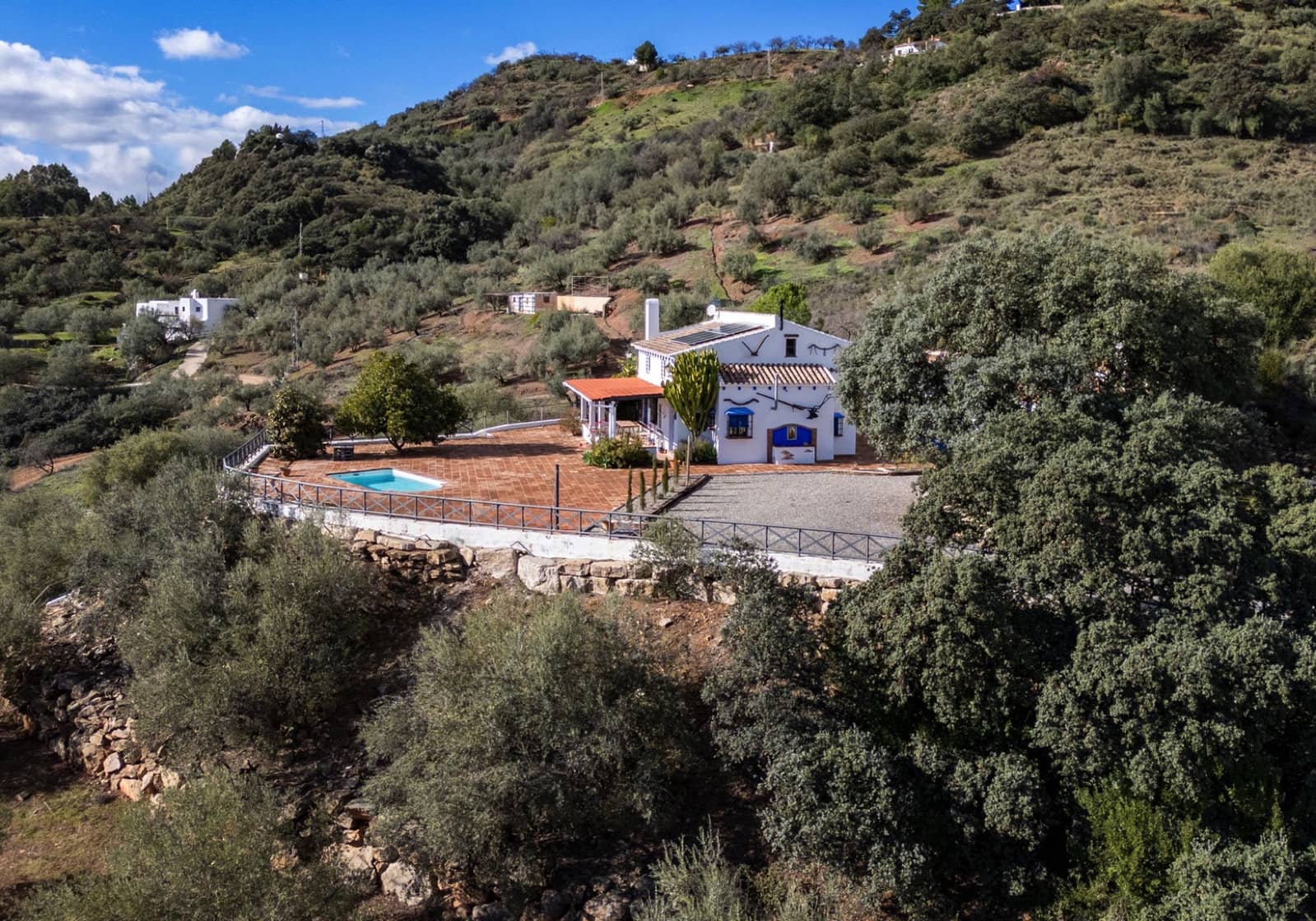 3 bedroom Villa for sale in Riogordo with pool garage - € 425,000 (Ref: 9863911)