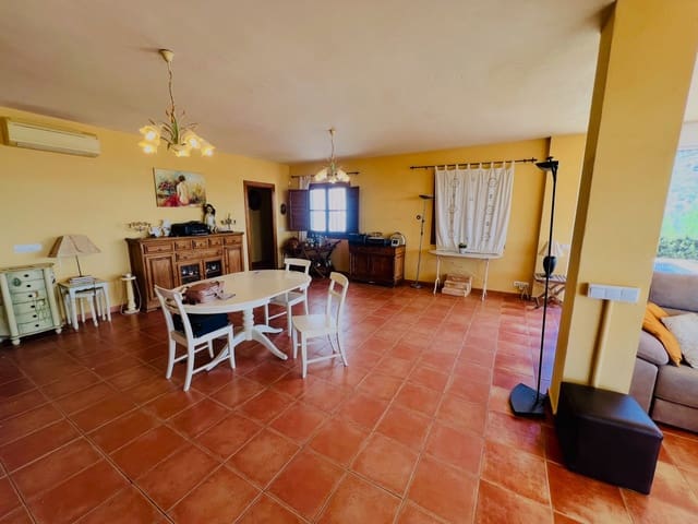 3 sypialnia Willa na sprzedaż w Viñuela z basenem garażem - 365 000 € (Ref: 9893090)