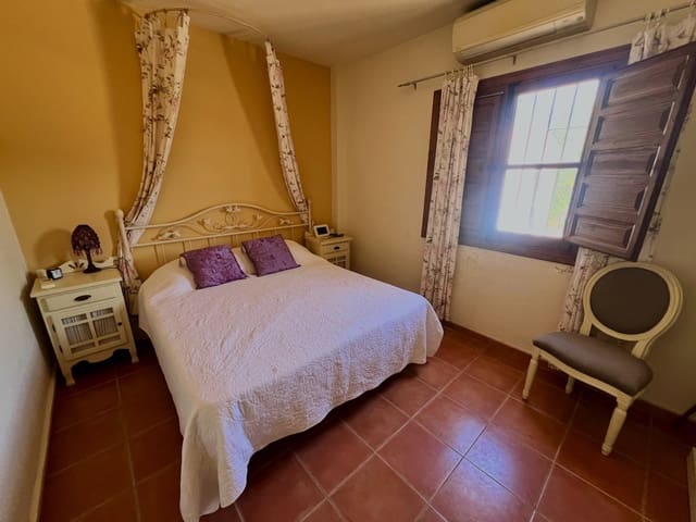 3 sypialnia Willa na sprzedaż w Viñuela z basenem garażem - 365 000 € (Ref: 9893090)