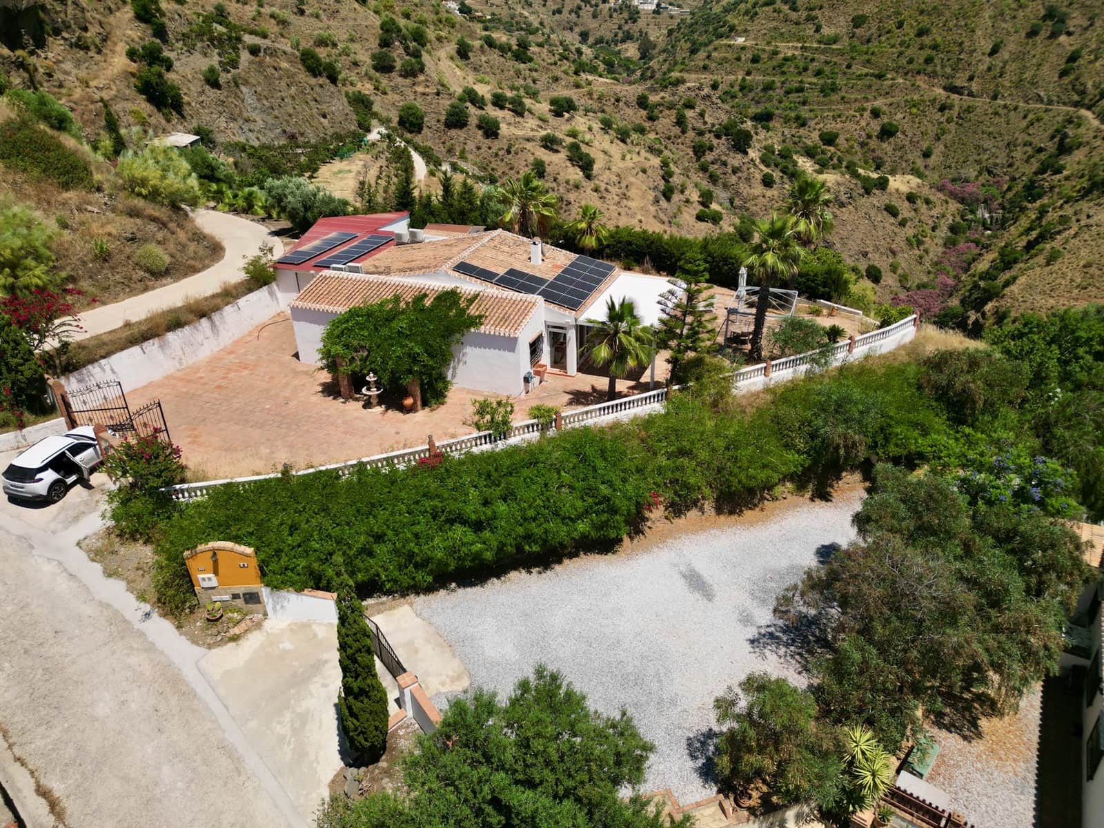 Chalet de 3 habitaciones en Viñuela en venta con piscina garaje - 365.000 € (Ref: 9893090)
