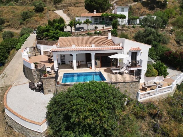 3 soveværelse Villa til salg i Torrox Pueblo, Torrox med swimmingpool garage - € 449.000 (Ref: 9900008)