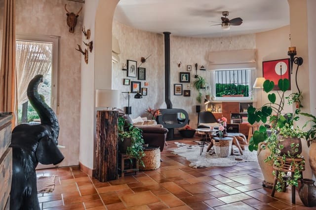 4 soverom Villa til salgs i Canillas de Aceituno med svømmebasseng garasje - € 695 000 (Ref: 9939032)