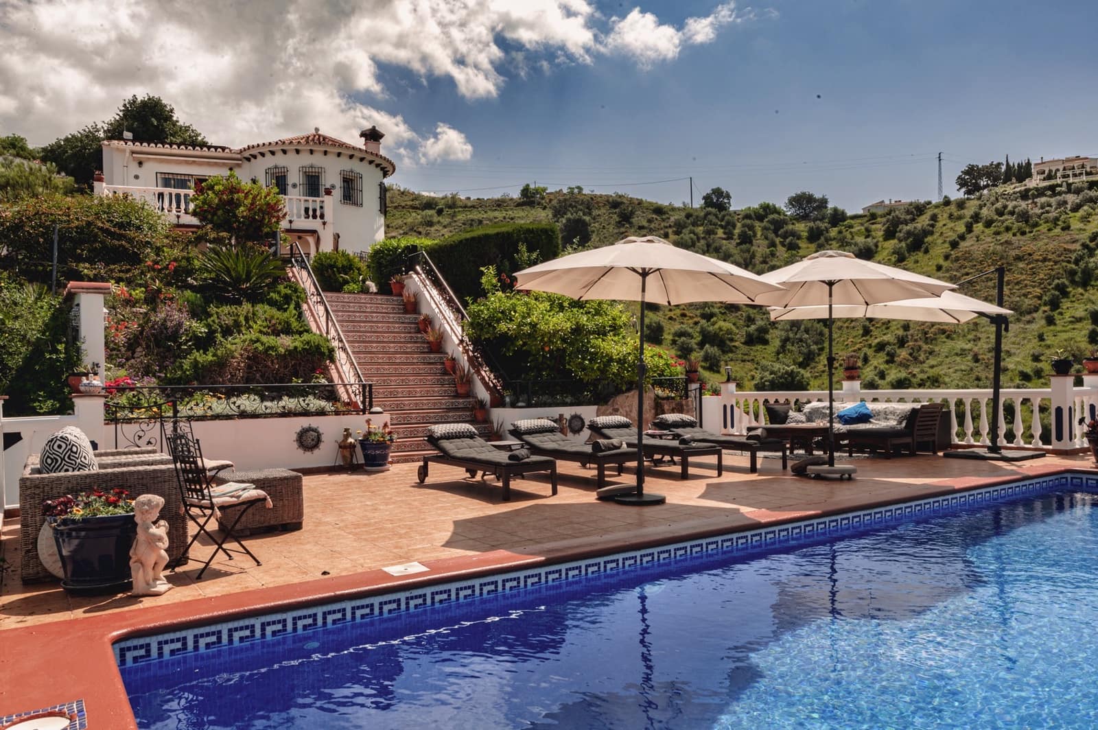 4 soverom Villa til salgs i Canillas de Aceituno med svømmebasseng garasje - € 695 000 (Ref: 9939032)